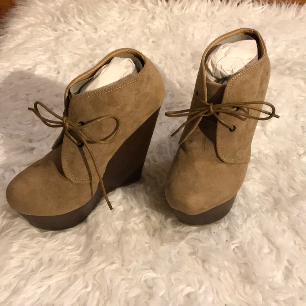 NEW! Beige booties